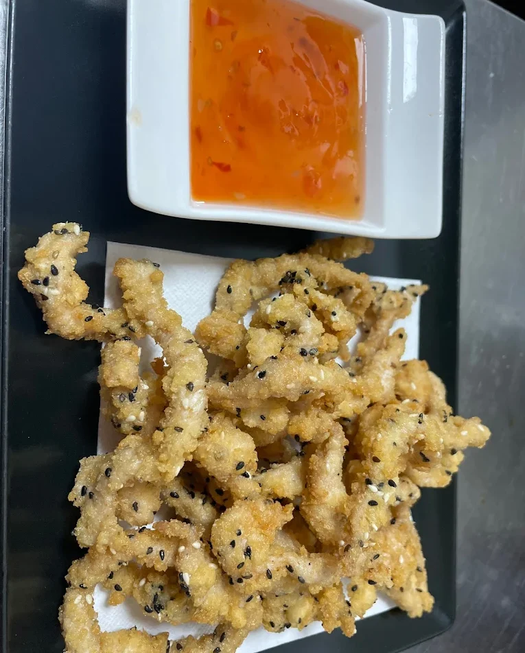 plato chipirones fritos crujiente con salsa restaurante cafeteria dan castellon