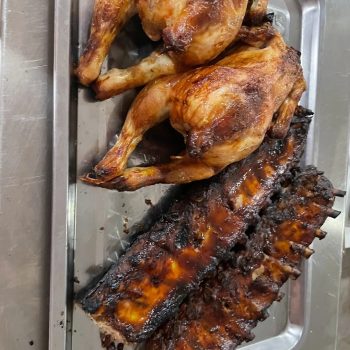 Plato de pollo y costillas al horno restaurante cafeteria dan castellon