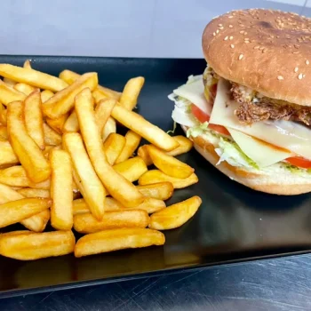 plato almuerzos burger con patatas restaurante cafeteria dan castellon