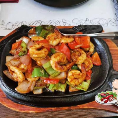 plato con gambas y verduras en Bandeja Quemada restaurante cafeteria dan castellon