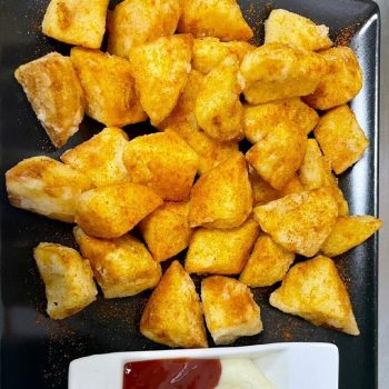 plato patatas bravas con ketchup y maionesa restaurante cafeteria dan castellon